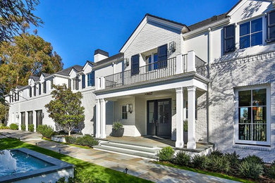 Inspiration for an exterior home remodel in Los Angeles