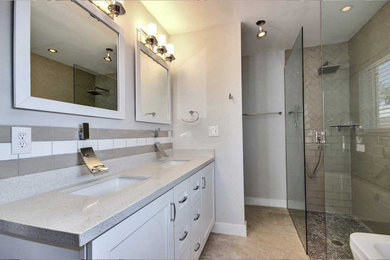 Example of a minimalist bathroom design in Phoenix