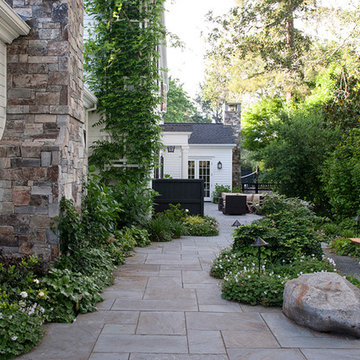 A Naturalistic Colonial Garden