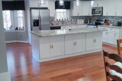Example of a minimalist kitchen design in Raleigh