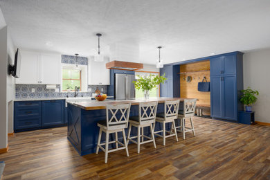 Inspiration for a farmhouse kitchen remodel in Columbus