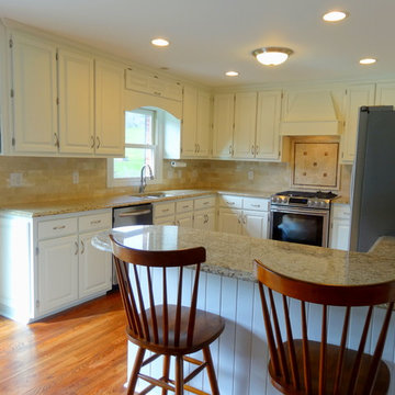 Sugar Grove // Traditional Refinished Kitchen