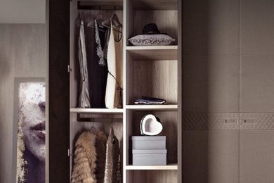 Example of a minimalist closet design in Philadelphia