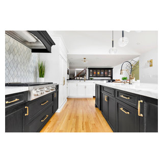 13+ Black and White Kitchen with Gold Hardware ( TIMELESS )