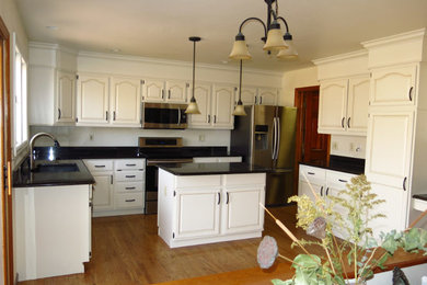 Example of a classic kitchen design in Denver