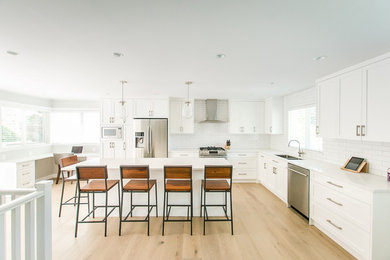 Trendy kitchen photo in Vancouver
