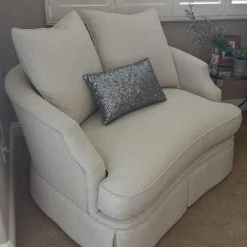 Master bedroom retreat: Transitional Settee