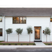 Houzzツアー：テキサス風ファームハウスをモダンにアレンジ