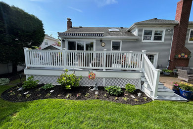 Inspiration for a timeless deck remodel in New York