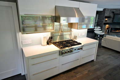 Example of a trendy kitchen design in Toronto