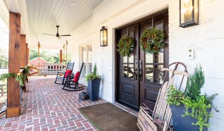 10 Easy Ways to Give Your Entryway and Front Yard a Holiday Boost
