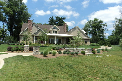 Inspiration for a traditional partial sun landscaping in Louisville.