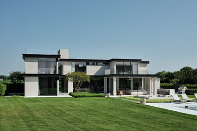 Inspiration for a modern exterior home remodel in New York
