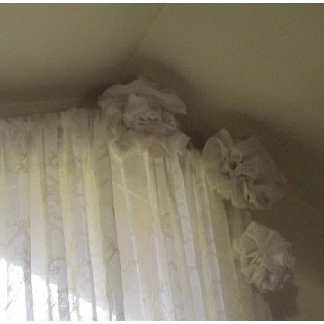 Evergreen Traditional Home Drapery Accents