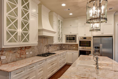 Kitchen - transitional kitchen idea in Austin