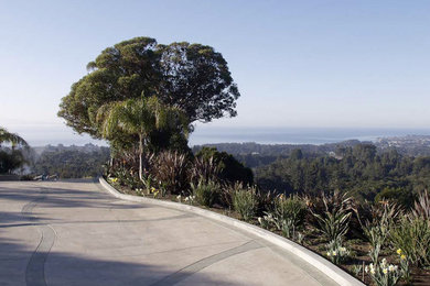 Example of a large minimalist exterior home design in San Francisco