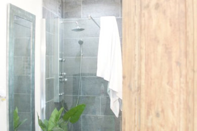 Inspiration pour une salle de bain bohème.