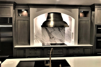 Example of a classic kitchen design in Philadelphia