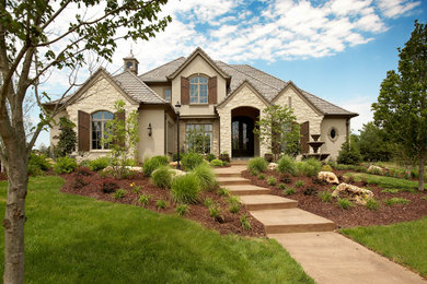 Example of a classic exterior home design in Kansas City