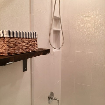 Lakehouse Bathrooms