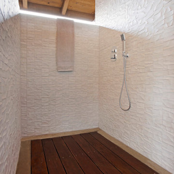 Outdoor kitchen, lounge area, outdoor shower