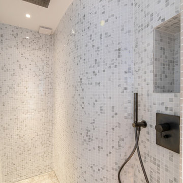 Douche en mosaïque de marbre