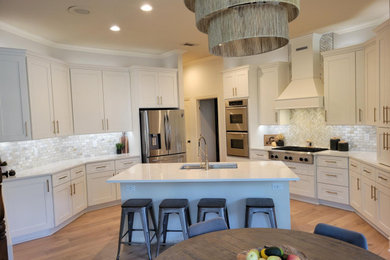 Example of a large transitional u-shaped eat-in kitchen design in Dallas with shaker cabinets, white cabinets, quartz countertops, subway tile backsplash, an island and white countertops