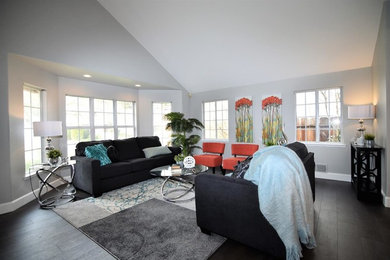 Example of a minimalist living room design in Sacramento