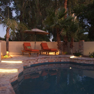 Mediterraner Pool in individueller Form mit Pflasterklinker in Phoenix