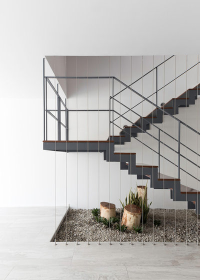 Modern Staircase by sanzpont [arquitectura]