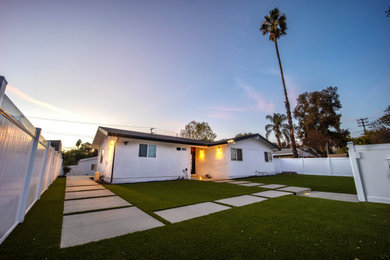 Minimalist exterior home photo in Los Angeles