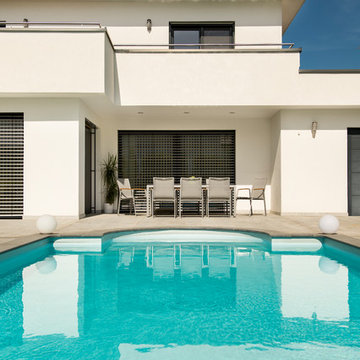 Terasse mit Blick zum Pool