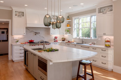 Example of a kitchen design in San Francisco