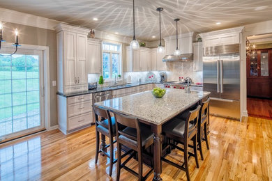 Example of a kitchen design in New York