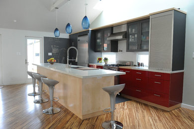 Inspiration for a modern kitchen remodel in Los Angeles