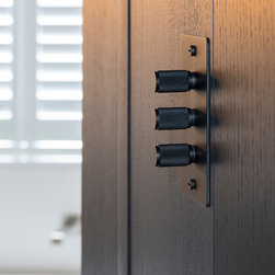 Scene Smith - Lighting Hardware And Accessories