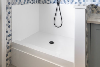 Example of a transitional laundry room design in Toronto