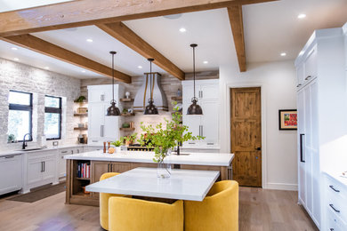 Kitchen - farmhouse kitchen idea in Seattle