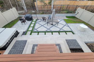 Inspiration for a modern patio remodel in Ottawa