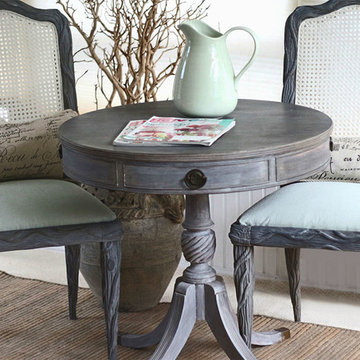 Stunning Driftwood Weathered Wood Finish Table and Chairs