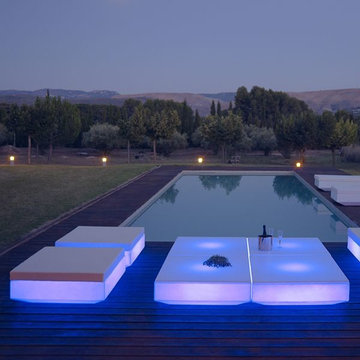 Vela Chill Illuminated Table and Ottoman
