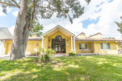 Inspiration for an exterior home remodel in Orlando