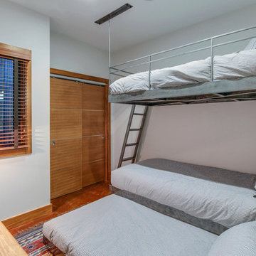 586 West Pacific