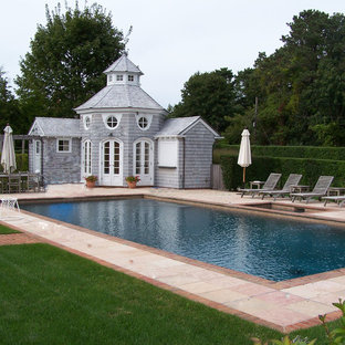 ニューヨークの長方形ビーチスタイルのおしゃれなプール (天然石敷き) の写真