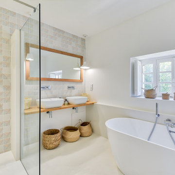 Rénovation d'un corps de ferme de 365 m2 - La salle de bain Master