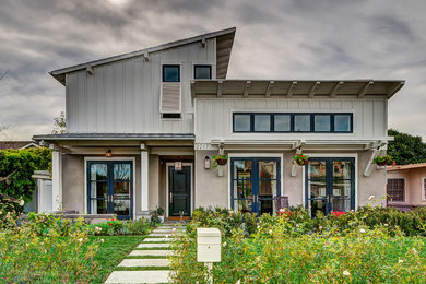 Example of an exterior home design in Orange County