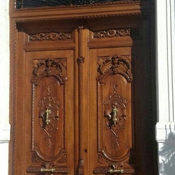 Restauraci&oacute;n de puerta tallada para exterior - Products