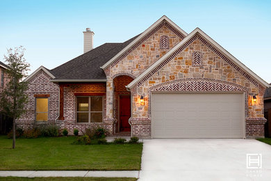 Example of an exterior home design in Dallas