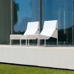 STEEL LOUNGE CHAIR WHITE - Outdoor Lounge Chairs