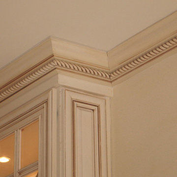 Traditional Kitchen - Crown Molding Detail